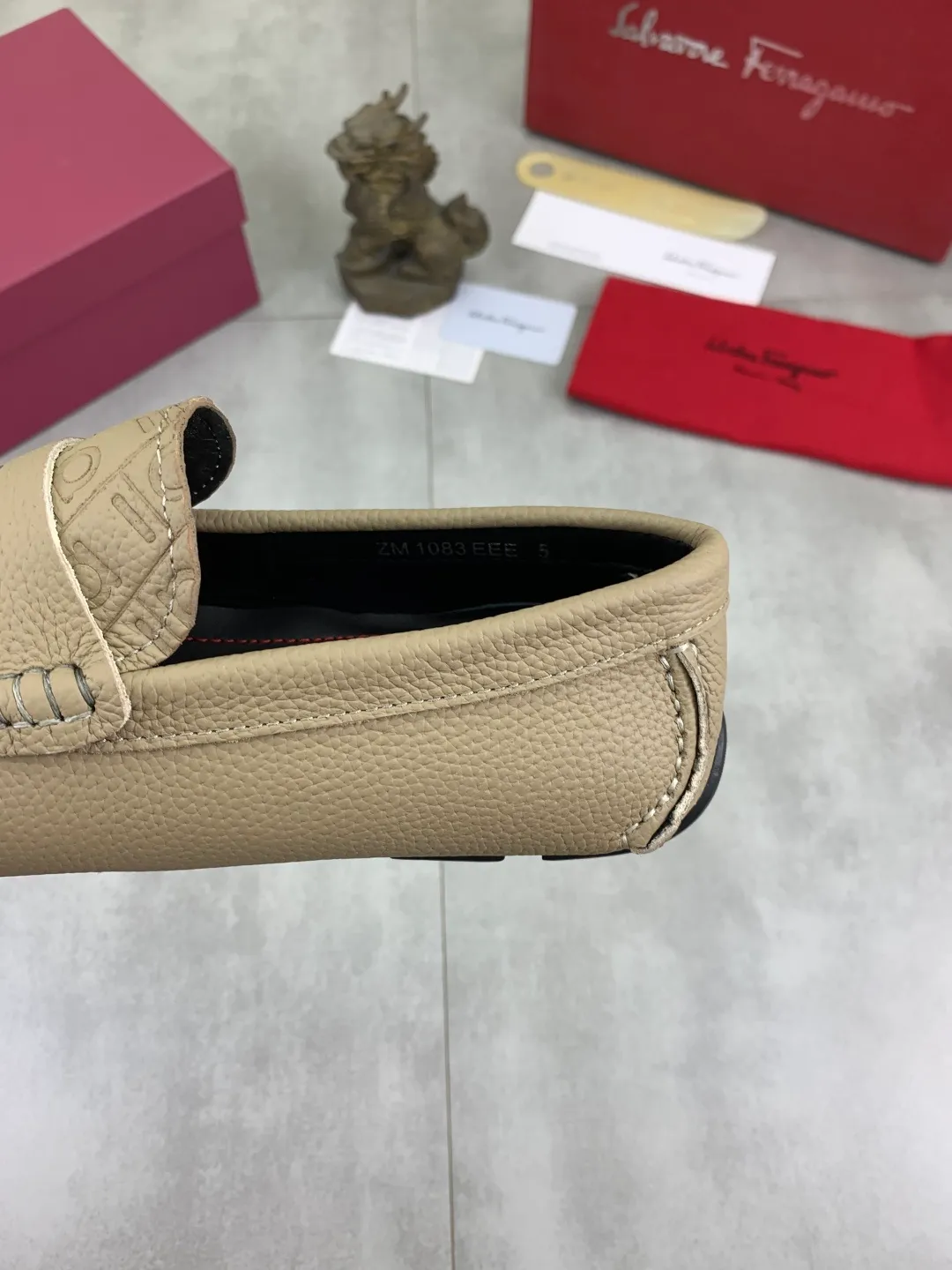 Men's shoes 💰P542 New model, high quality [Ferragamo/Ferragamo] Latest lazy slip-on shoes Original imported calfskin, imported cowhide lining + original luxury metal buckle + original combination outsole Comparison without pressure Code number: 38-45